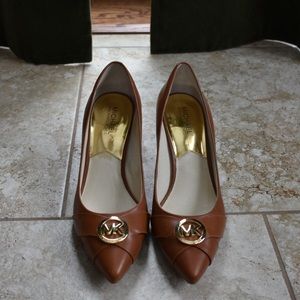 MICHAEL KORS Brown Leather Heels with Gold Logo